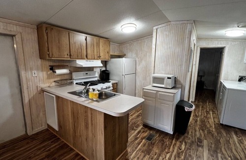 Sylvania Casa | Reconnect with nature, peaceful pond stay with outdoor kitchen & access to water