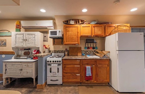 Kingsland Cabina | Red Bird Cabin - Studio Retreat