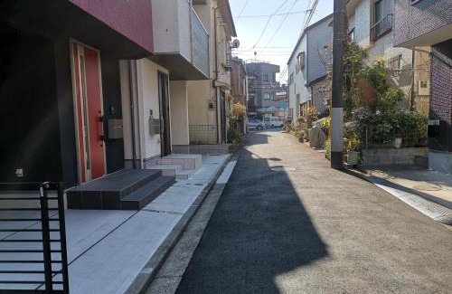 Hodogaya Ward Casa | Red & Black House Yokohama Tennocho