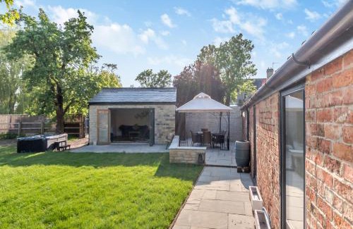 Sleaford Casa | Red Brick Barn - Uk39916