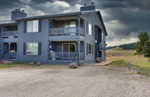 Horse Butte Condominio | Red Dog Retreat Condo: todas las comodidades del hogar en el paraíso de Yellowstone