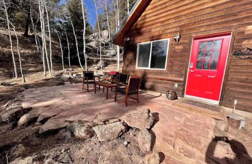 Colorado Springs Cabina | Red Door Cabin