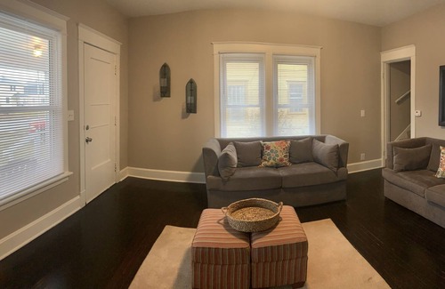 Middletown Casa | Red Door Charm 4 bed 2 Bath With Hot Tub