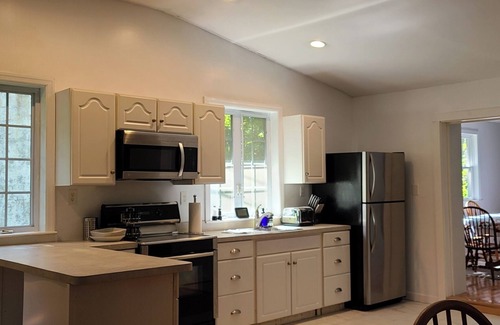 Center Tuftonboro Casa | Red Door Ranch 3 Bedroom, 2 Bath 1/2 mile to beach with lifeguard AC, WiFi,