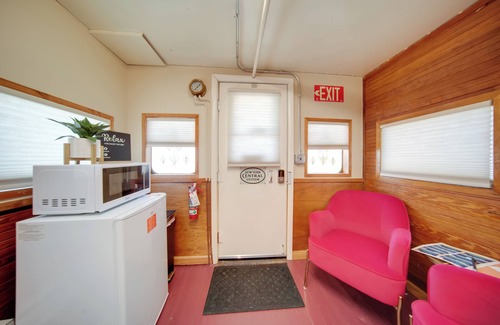 Adrian Furnace Apartamento | 'red NY Central,' Converted Railcar in Dubois!