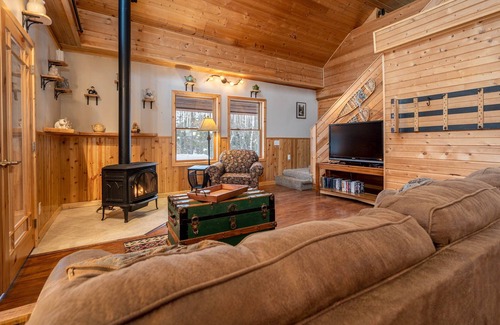 Bigfork Cabina | | Red Pine Refuge | New Listing!