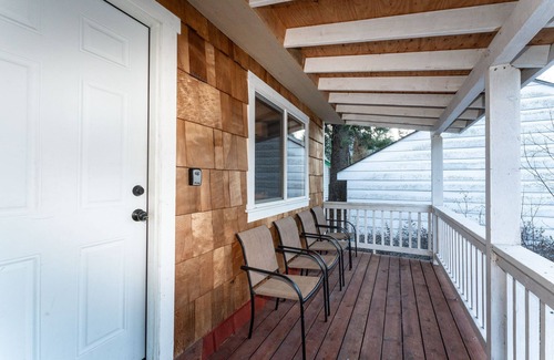 Martin City Cabina | Red Roof Cabin at Spotted Bear Retreat