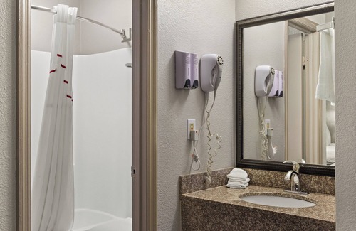 Westside Hotel | Red Roof Inn Baldwin