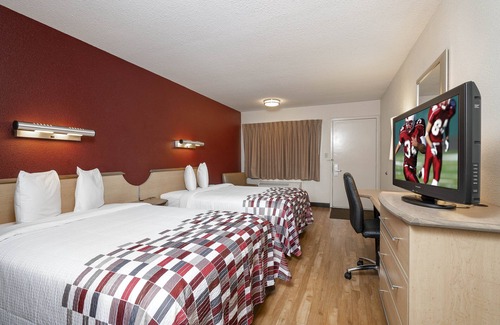 Willoughby Hotel | Red Roof Inn Cleveland - Mentor/ Willoughby