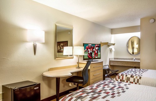 Plymouth Hotel | Red Roof Inn Detroit - Plymouth/ Canton