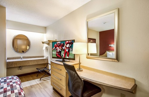 Plymouth Hotel | Red Roof Inn Detroit - Plymouth/ Canton