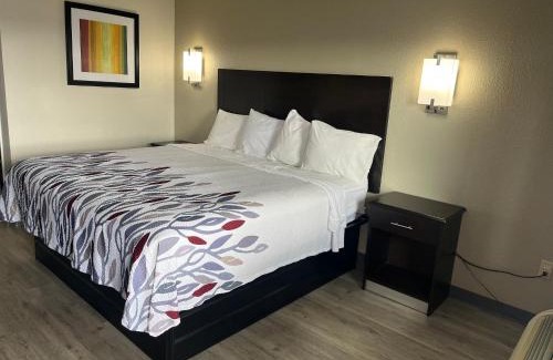 Kimball Hotel | Red Roof Inn Kimball, TN I-24