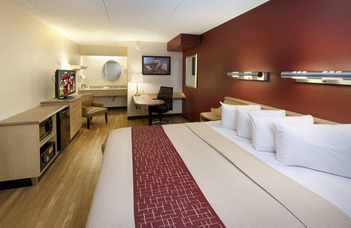 Buechel Hotel | Red Roof Inn Louisville East - Hurstbourne