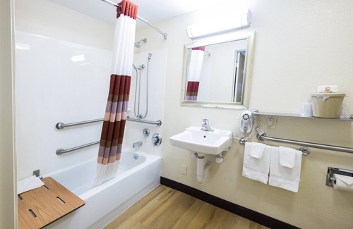 Buechel Hotel | Red Roof Inn Louisville East - Hurstbourne