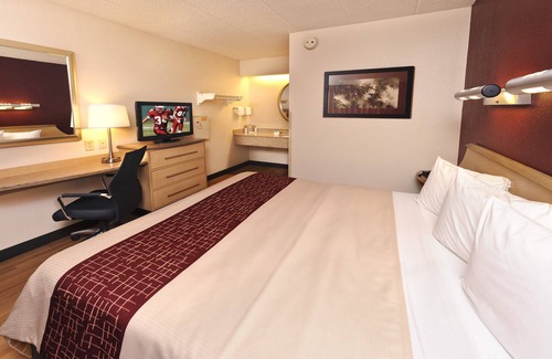 Buechel Hotel | Red Roof Inn Louisville East - Hurstbourne