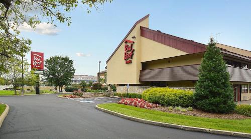 Buechel Hotel | Red Roof Inn Louisville East - Hurstbourne