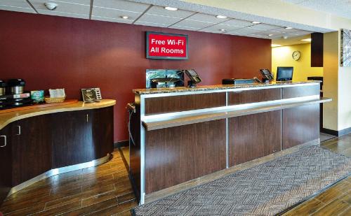 Buechel Hotel | Red Roof Inn Louisville East - Hurstbourne