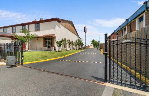 Whitehaven Hotel | Red Roof Inn Memphis - Graceland Airport