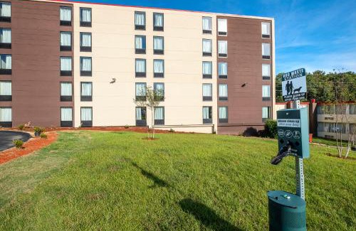 Tuscaloosa Hotel | Red Roof Inn PLUS+ Tuscaloosa - University