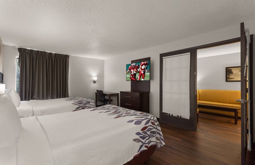 Pooler Hotel | Red Roof Inn & Suites Savannah Airport