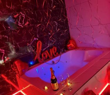 Ogden Apartamento | Red Room Jacuzzi Suites