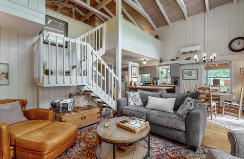 Mirror Lake Casa | Red Rooster Cottage Minutos de Main Street Highlands NC