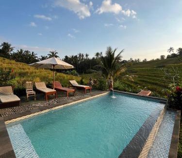 East Selemadeg Casa | Red Roses Guest House By Balitrees