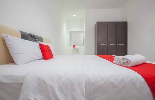 Gubeng Hotel | Reddoorz @ Kertajaya Surabaya
