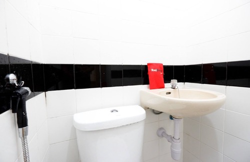 Semarang Hotel | RedDoorz near Akademi Kepolisian Semarang