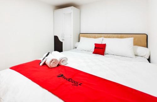 Surabaya Hotel | RedDoorz near RSUD dr Soewandhie 2