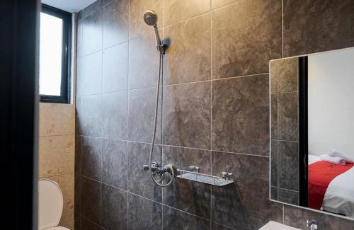 Tanjung Duren Utara Hotel | RedDoorz Plus near Taman Anggrek Mall