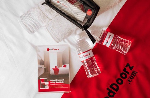 Banjarmasin Hotel | RedDoorz Syariah near Taman Siring 2