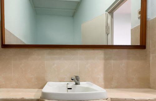 Subang Hotel | RedDoorz Syariah near Stadion Persikas Subang