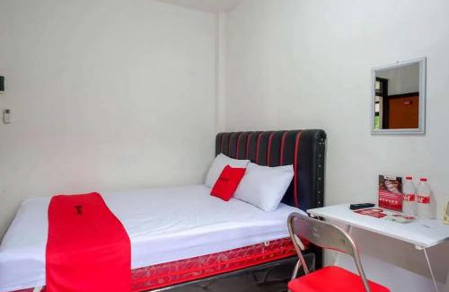 Purwokerto Hotel | RedDoorz Syariah near Universitas Jenderal Soedirman 2