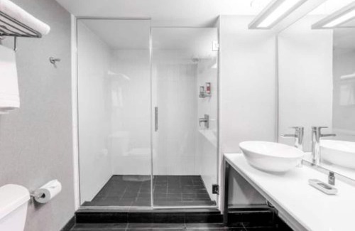 Cupertino Casa | Redefining travel with weekly live music & poolside yoga!