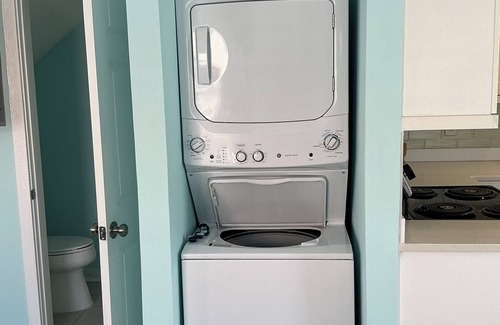 Redington Shores Casa | Redington Shores Sunny Beach Cottage - side B- steps to the beach!