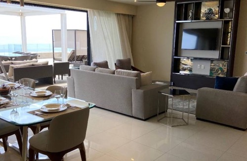 San José del Cabo Complejo | REDUCED Christmas 2024: Ocean Front Penthouse, 3 BR Villa La Valencia
