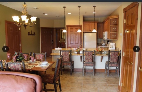 Gatlinburg Complejo | Reduced-Enjoy Christmas in 2 BR lux resort, indoor waterpark & Smoky Mtn views