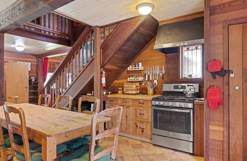 Redwood Valley Casa | Redwood Barn- 3-bedroom house at Leonard Lake Reserve