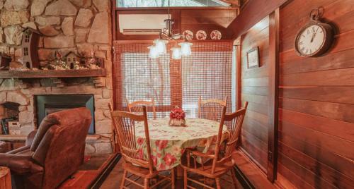 Nashville Casa | Redwood Lake Cabin