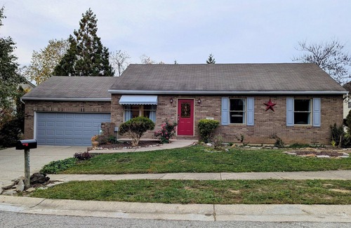 Dry Ridge Casa | Redwood Retreat in Dry Ridge, KY Minutes from Ark and Wedding Venues