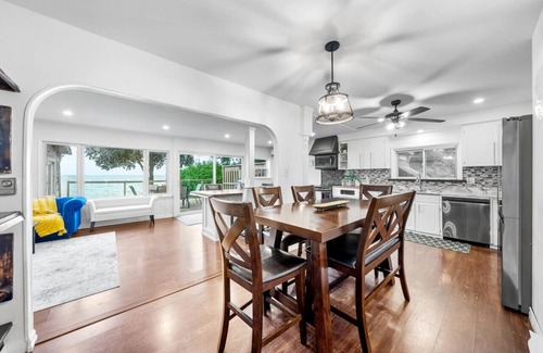 Ramara Cabaña | Redwood Retreat Waterfront Cottage By Simcoe With Hot Tub And Sauna