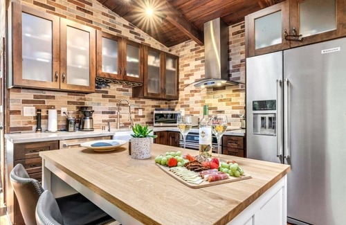 Monte Rio Casa | RedwoodHollow~Captivating Forest Home! Redwoods-5-Star Reviews! HotTub/WiFi