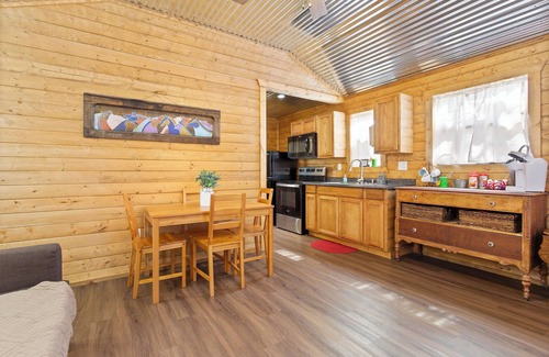 Fredericksburg Cabina | Reece's Ranch House - Cabin 1 - just outside charming Fredericksburg, TX