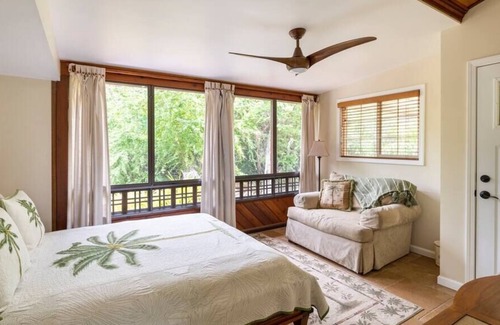 Kahaluu Bay Villa | Reefside Suite at Seaspray Ocean View