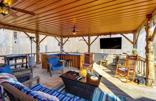 McMinnville Cabina | Reel in Fish, Relax By Fire: McMinnville Cabin