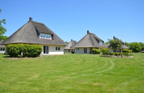 Staberdorf Casa | Reetdachhaus 2, inkl 2 Parkplätze
