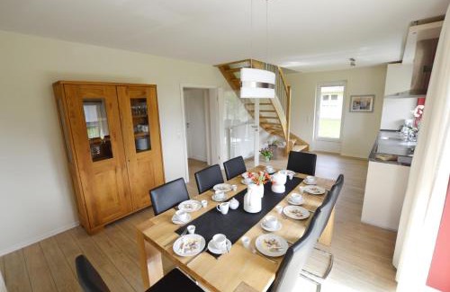 Staberdorf Casa | Reetdachhaus 2, inkl 2 Parkplätze