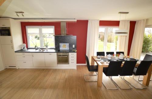 Staberdorf Casa | Reetdachhaus 2, inkl 2 Parkplätze