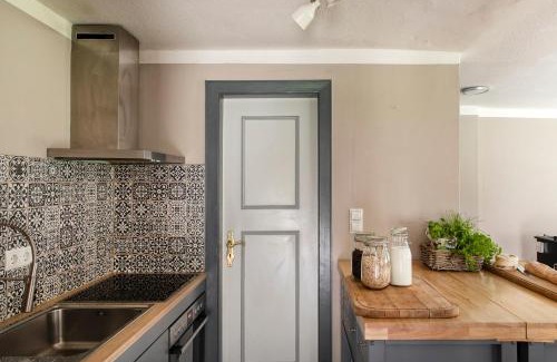 Manhagen Casa | Reetdachhaus mit Nähe zur Ostsee, Außensauna, Spielplatz & großem Garten